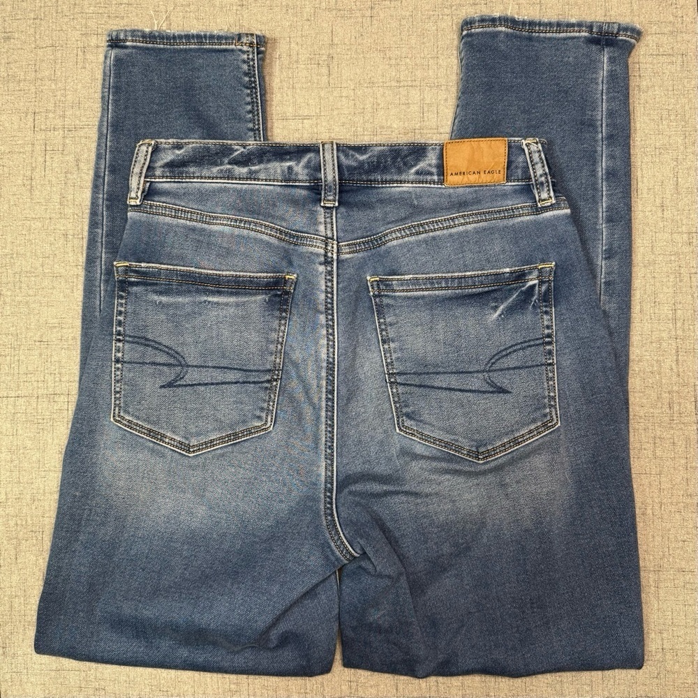 American Eagle Soft Knit High Rise Mom Jeans Distressed Raw Hem Size 2 - Picture 8 of 13